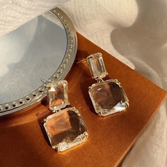 New Clear Faceted Crystals & Gold Tone Sophisticated Statement Earrings - 1.40” - Picture 3 of 7